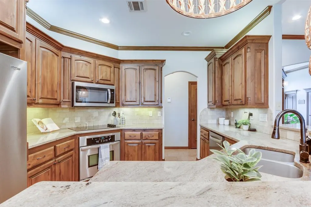 Photo 11 — 825 Silver Tree Drive, Choctaw, OK 73020
