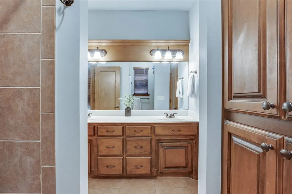 Photo 16 — 825 Silver Tree Drive, Choctaw, OK 73020