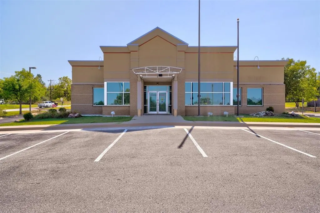 Photo 2 — 14900 SE 29th Street, Choctaw, OK 73020