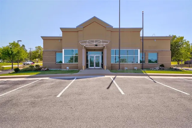 Photo 2 — 14900 SE 29th Street, Choctaw, OK 73020