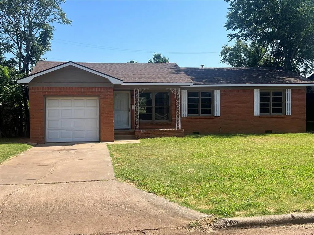 Front exterior — 1017 E Loyadell Street, Altus, OK 73521