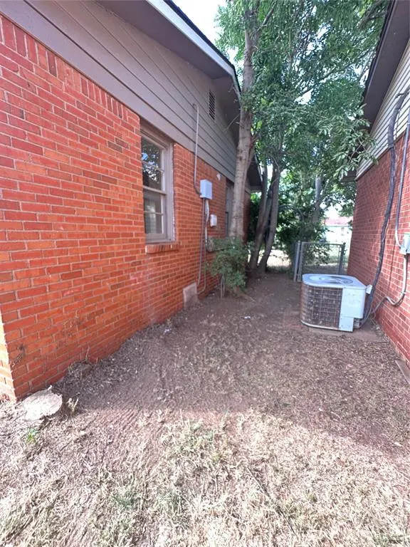 Photo 12 — 1017 E Loyadell Street, Altus, OK 73521