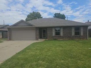 Sold home at 703 W 8th Street