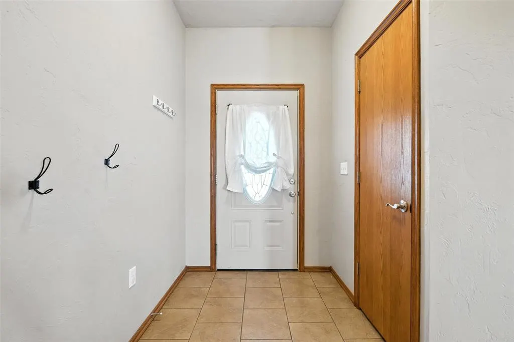 Photo 2 — 410 SE 7th Street, Lexington, OK 73051