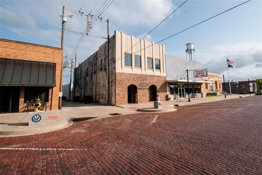 Photo 2 — 112 W Paul Avenue, Pauls Valley, OK 73075