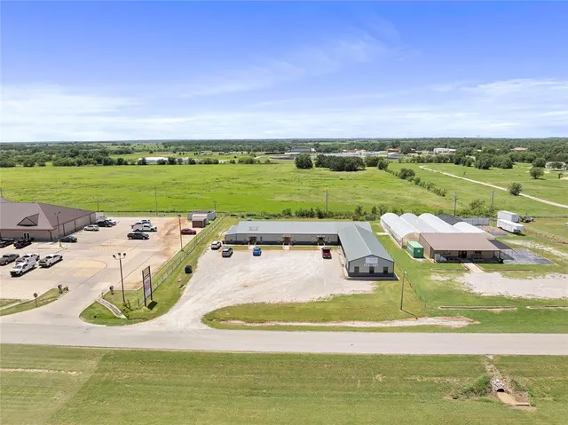 Photo 2 — 212 Mulberry Lane, Wilson, OK 73463