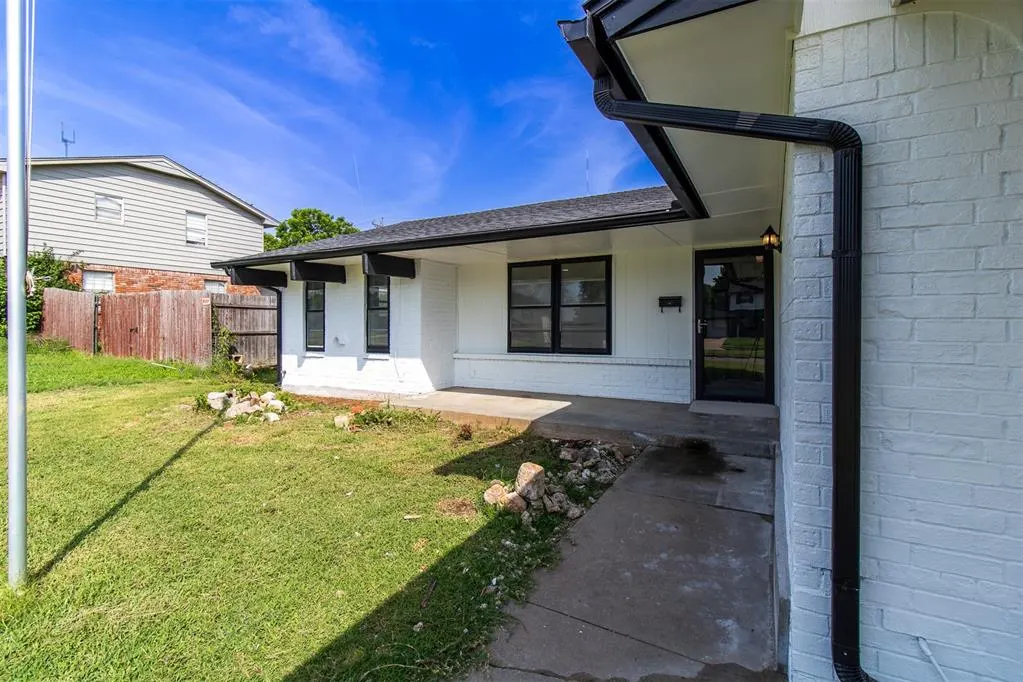 Photo 4 — 728 Musgrave Boulevard, Oklahoma City, OK 73114