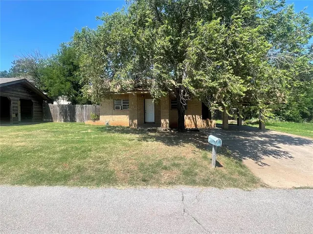 Front exterior — 310 N 20th Street, Clinton, OK 73601