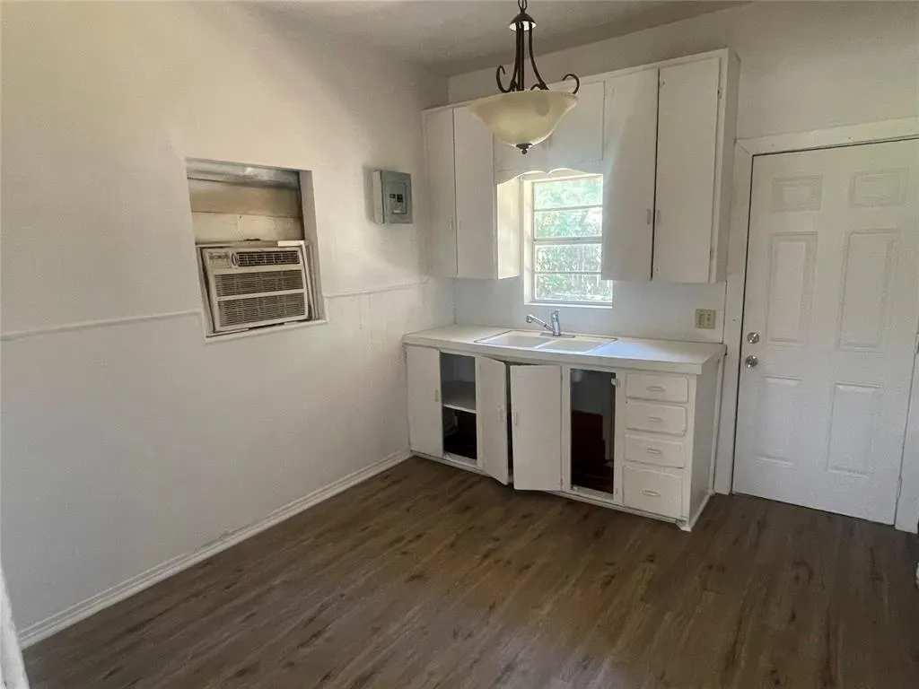Photo 2 — 310 N 20th Street, Clinton, OK 73601