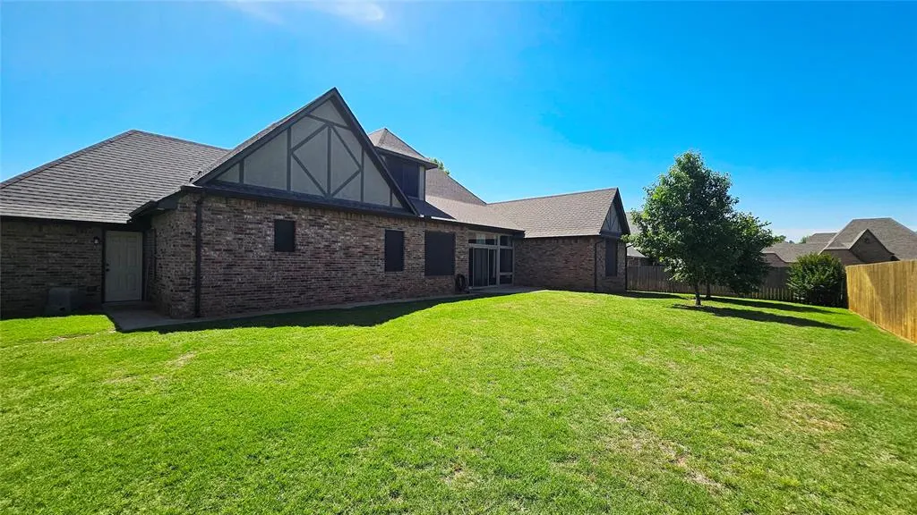Photo 28 — 2017 Pembroke Lane, Edmond, OK 73003