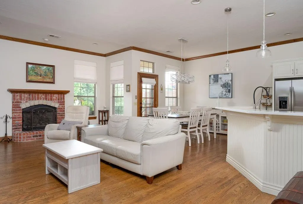 Photo 3 — 313 Coldbrook Circle, Edmond, OK 73003