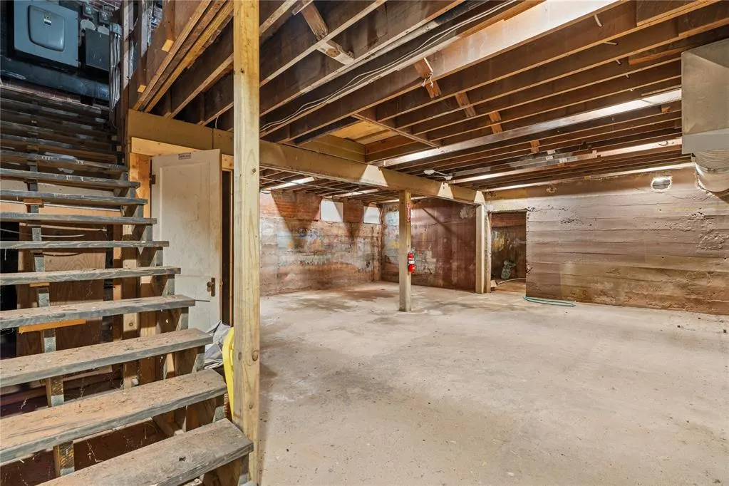 Photo 13 — 606 Frisco Avenue, Clinton, OK 73601