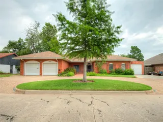 Sold home at 2900 N Windsor Boulevard