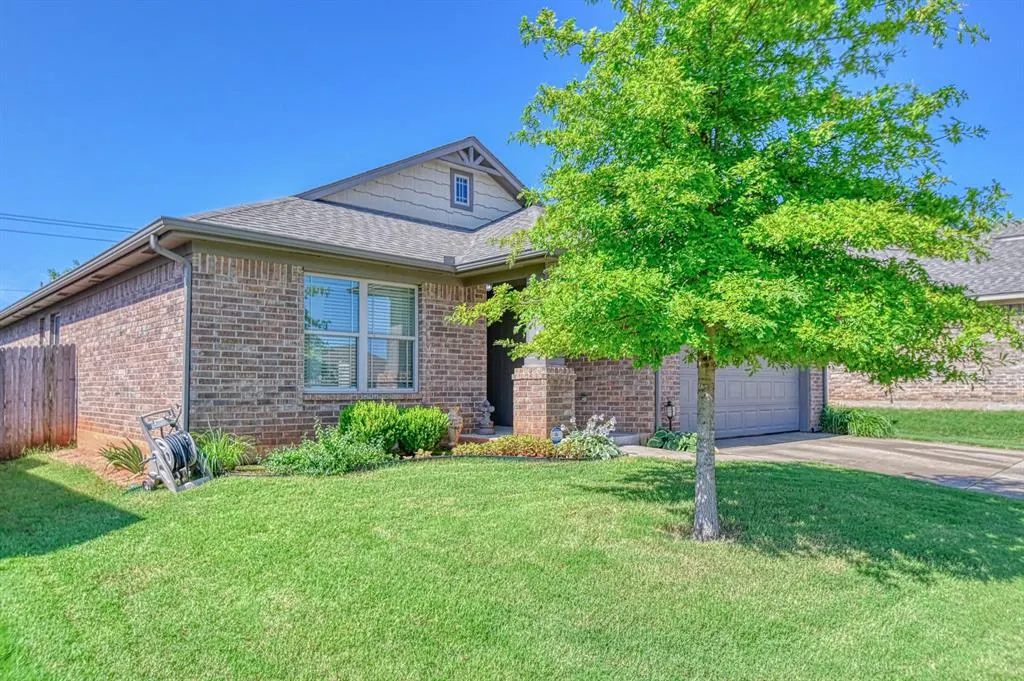 Photo 2 — 9452 SW 29th Terrace, Oklahoma City, OK 73128