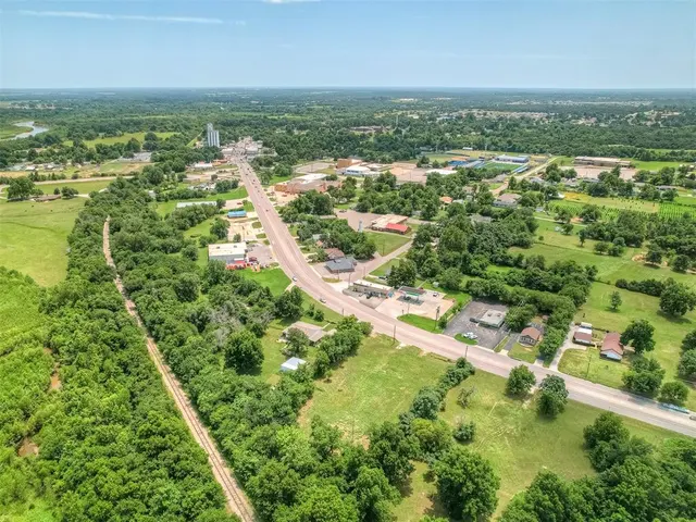 Photo 8 — 20469 NE 23rd Street, Harrah, OK 73045