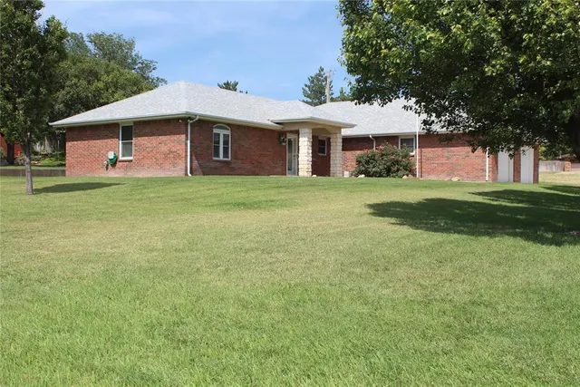 Photo 2 — 816 NW 21st Street, Guymon, OK 73942