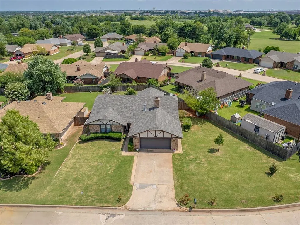 Photo 2 — 5420 Sudbury Lane, Oklahoma City, OK 73135