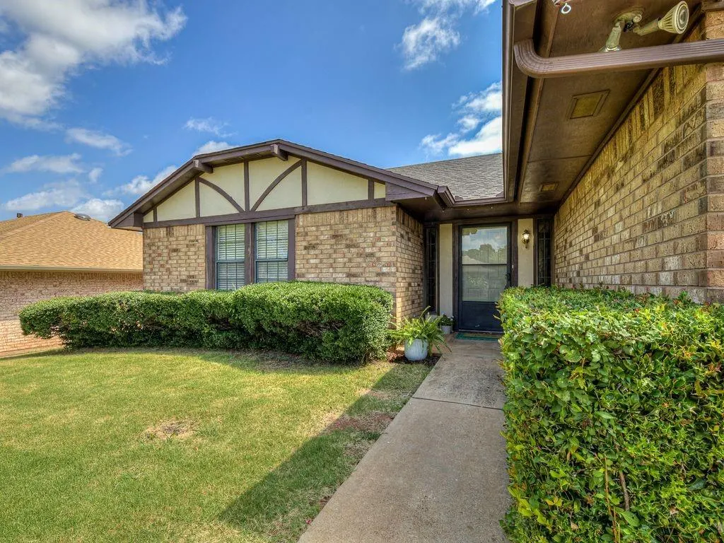 Photo 5 — 5420 Sudbury Lane, Oklahoma City, OK 73135