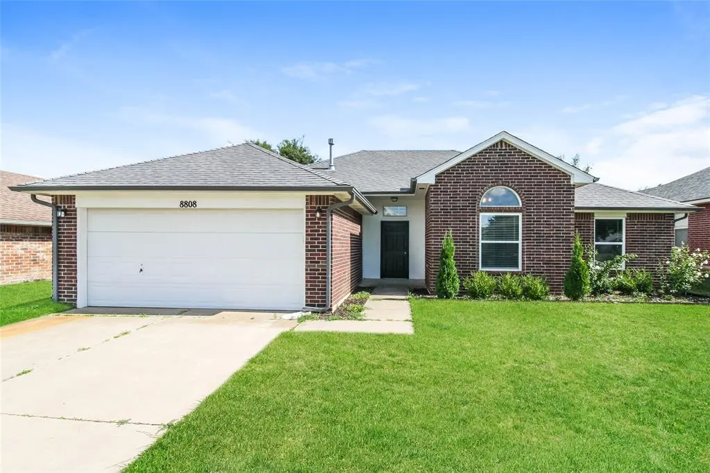 Front exterior — 8808 NW 85th Place, Oklahoma City, OK 73132