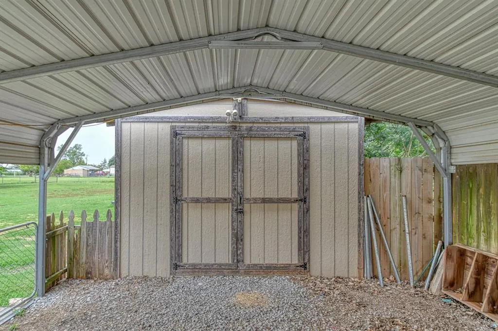 Photo 6 — 200 Chickasha Avenue, Amber, OK 73004