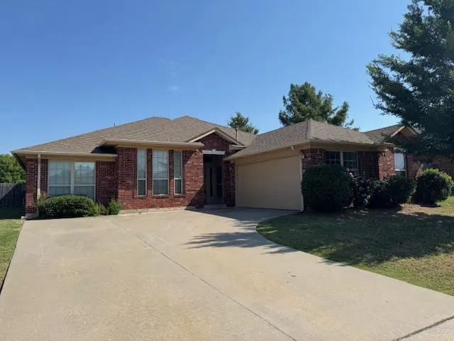 Photo 2 — 2405 SW 141st Terrace, Oklahoma City, OK 73170