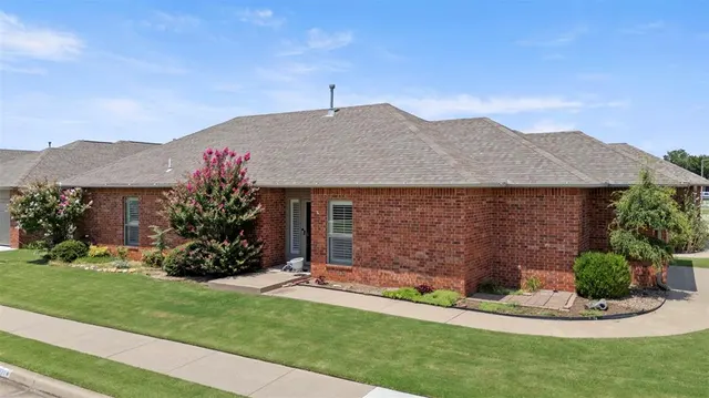 Photo 2 — 9221 Roadrunner Avenue, Oklahoma City, OK 73139