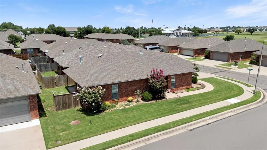 Photo 4 — 9221 Roadrunner Avenue, Oklahoma City, OK 73139