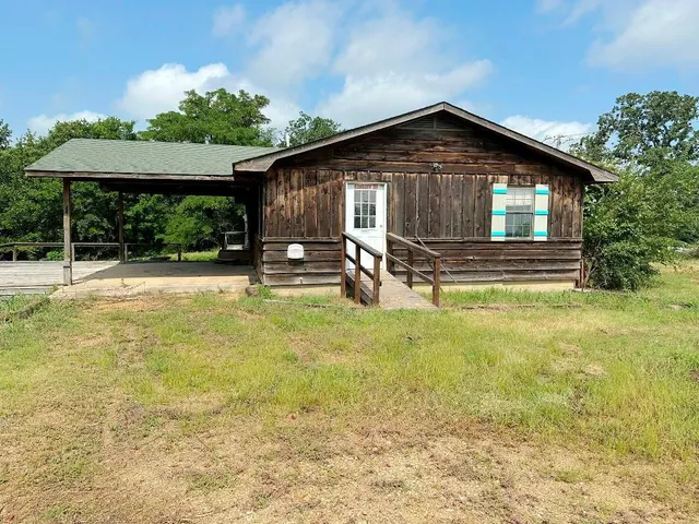 Photo 2 — 17899 US Highway 70, Lone grove, OK 73443