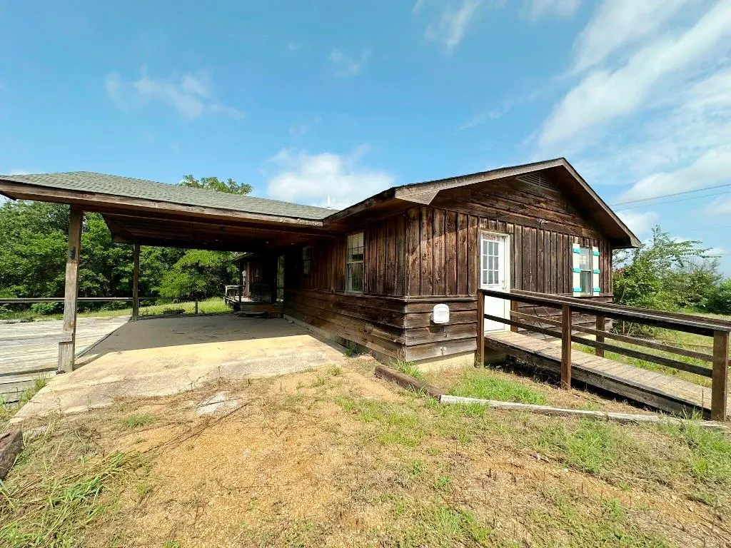 Photo 3 — 17899 US Highway 70, Lone grove, OK 73443