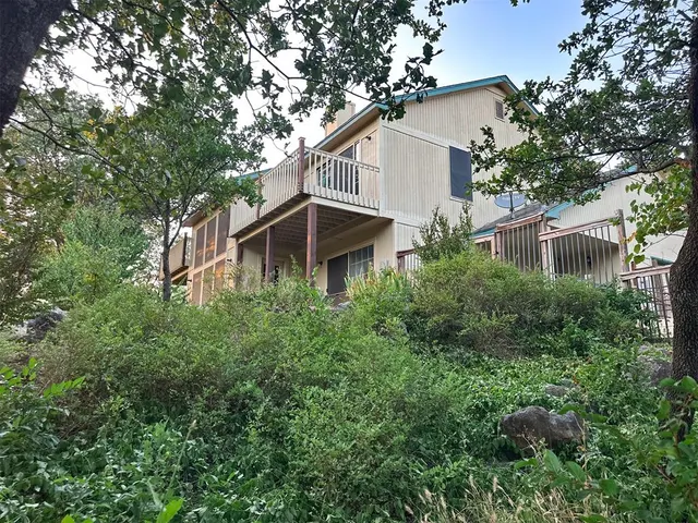 Photo 4 — 395 NW Apache Drive, Lawton, OK 73507