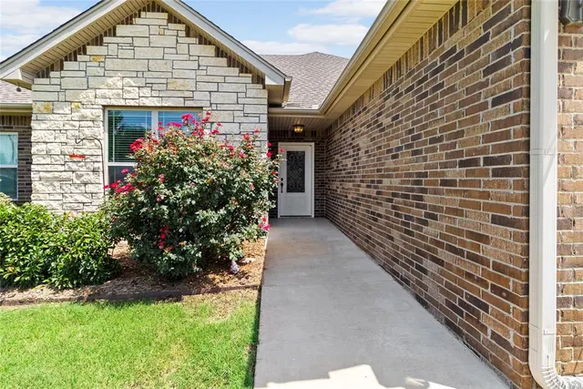 Photo 3 — 707 E Kennedy Street, Lexington, OK 73051