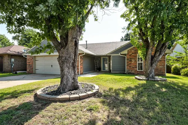 Photo 2 — 728 Teal Place, Edmond, OK 73003