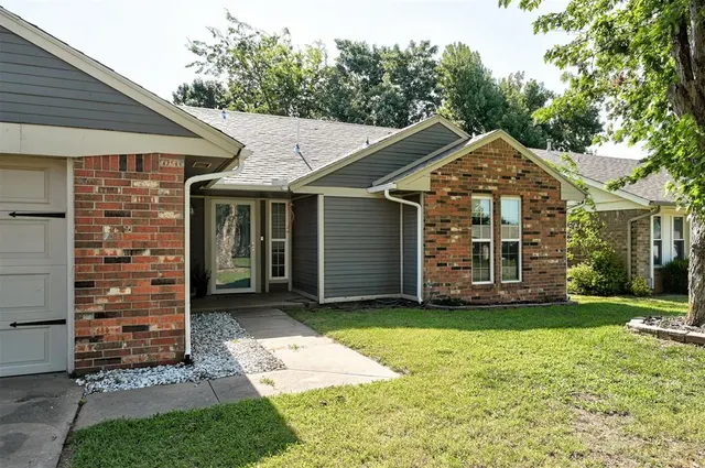 Photo 3 — 728 Teal Place, Edmond, OK 73003