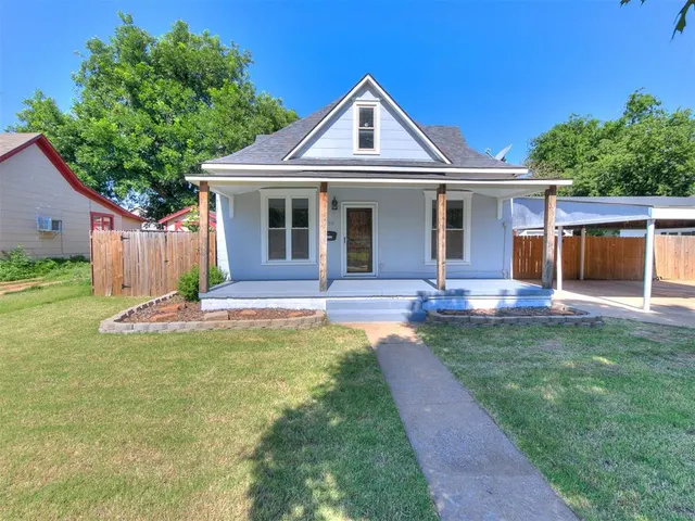 Photo 2 — 410 S 8th Street, Kingfisher, OK 73750