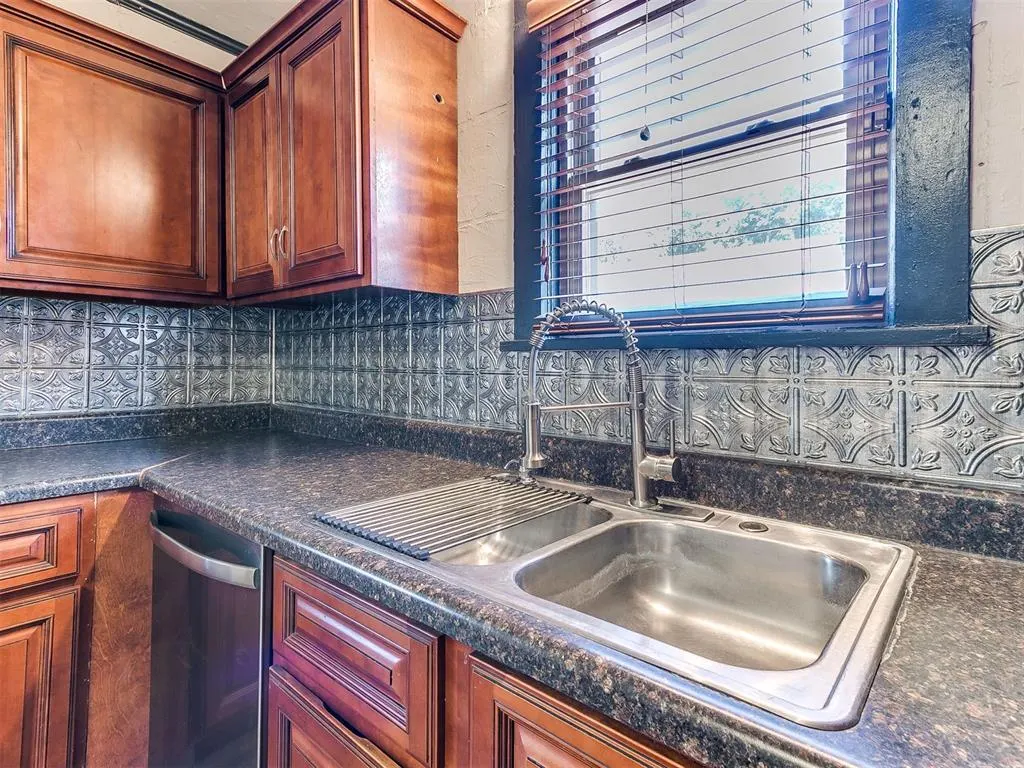 Photo 11 — 410 S 8th Street, Kingfisher, OK 73750