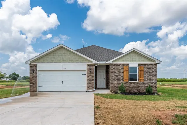 Front exterior — 1012 Prairie Drive, Tuttle, OK 73089