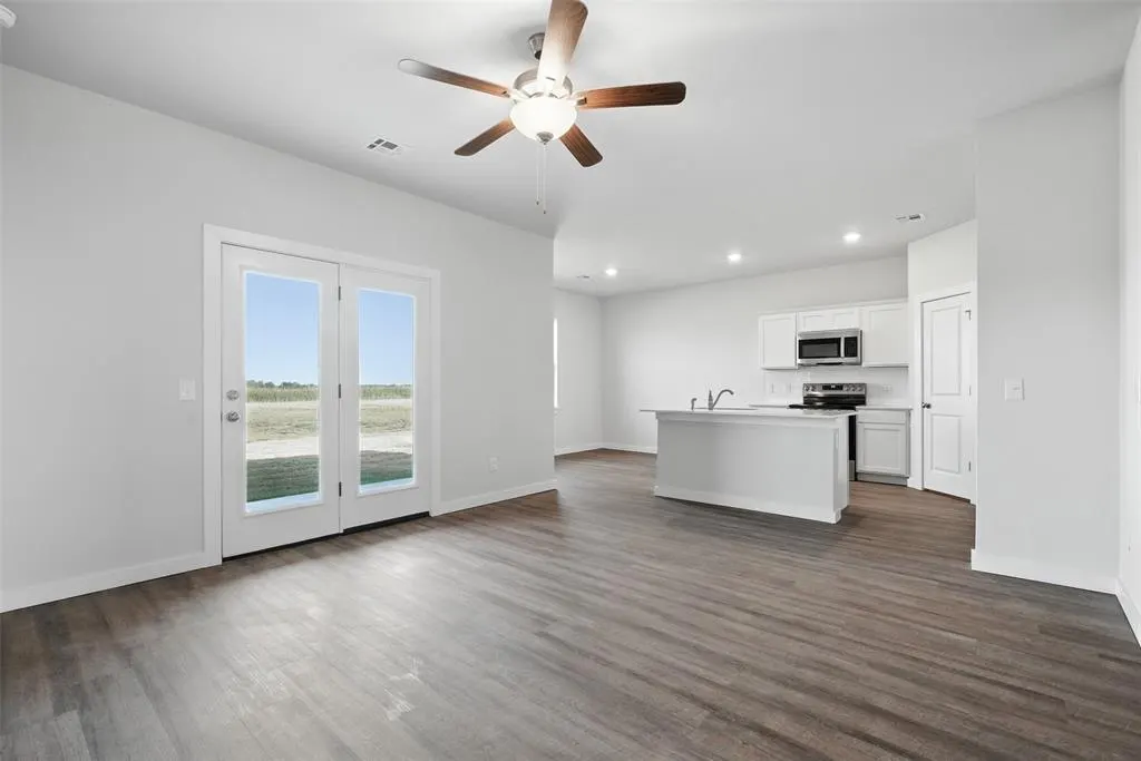 Photo 2 — 1012 Prairie Drive, Tuttle, OK 73089