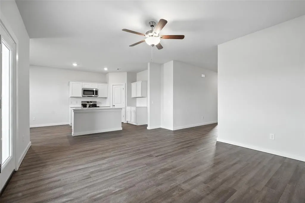 Photo 5 — 1012 Prairie Drive, Tuttle, OK 73089