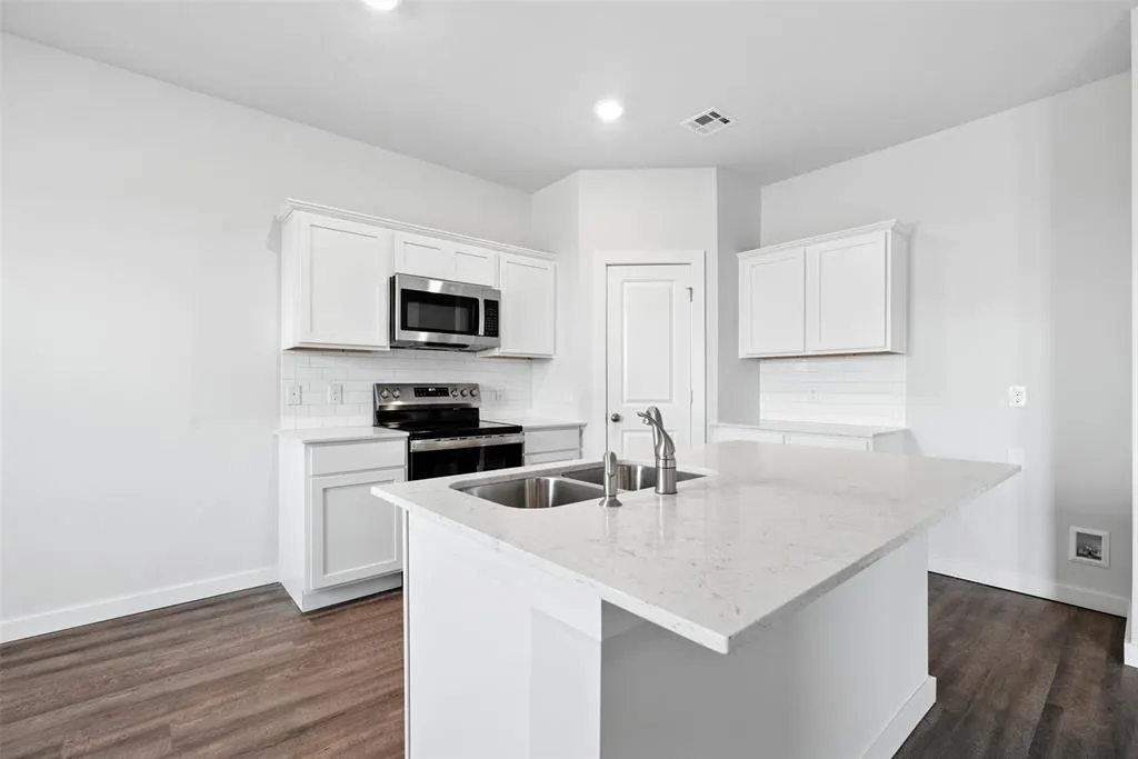 Photo 10 — 1012 Prairie Drive, Tuttle, OK 73089