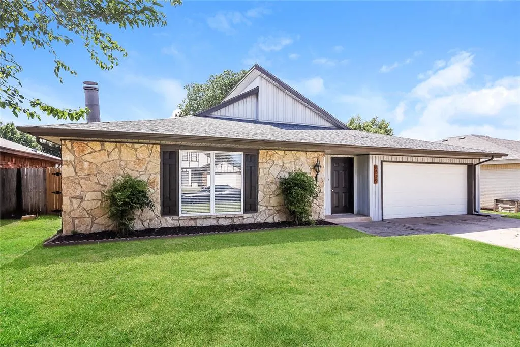 Photo 2 — 8829 Parkridge Drive, Oklahoma City, OK 73132