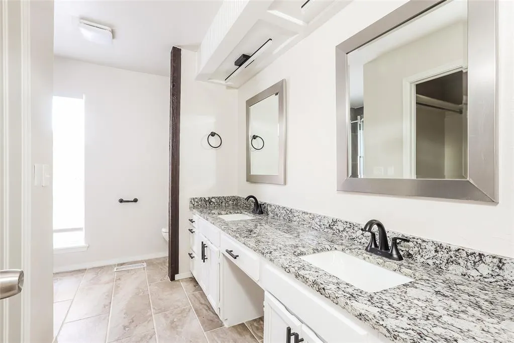 Photo 9 — 8829 Parkridge Drive, Oklahoma City, OK 73132