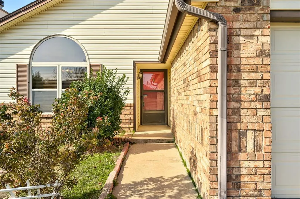 Photo 4 — 11417 Wallace Avenue, Oklahoma City, OK 73162