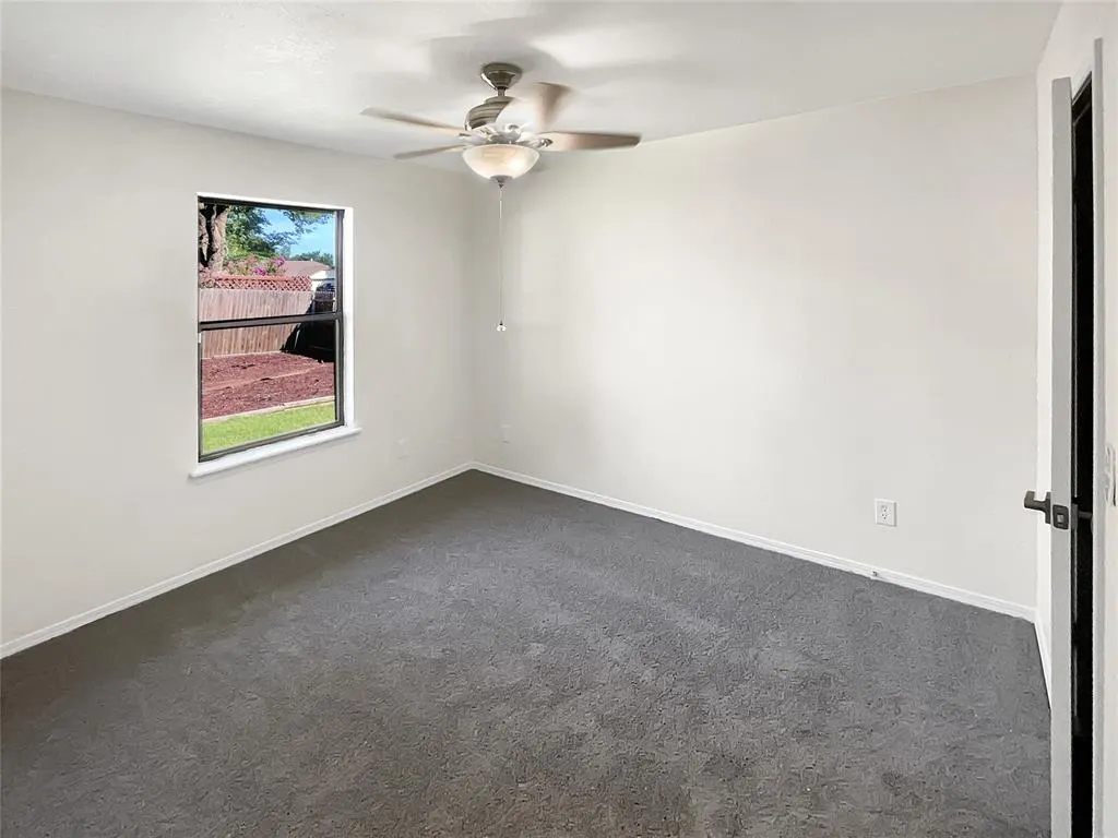 Photo 5 — 8113 Wilshire Ridge Drive, Oklahoma City, OK 73132
