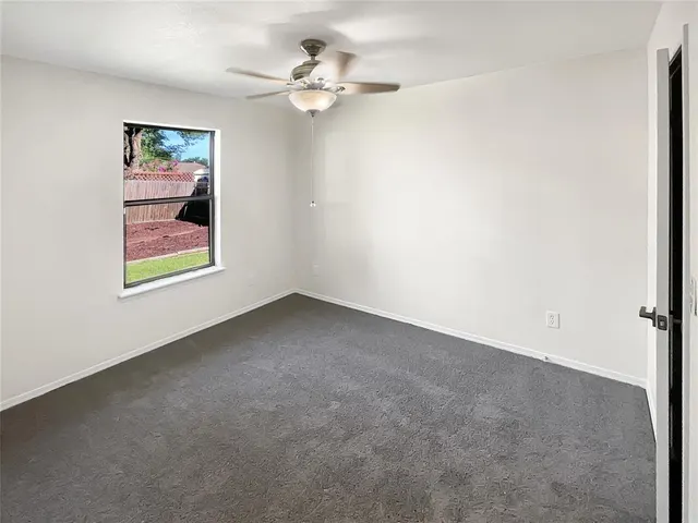 Photo 5 — 8113 Wilshire Ridge Drive, Oklahoma City, OK 73132