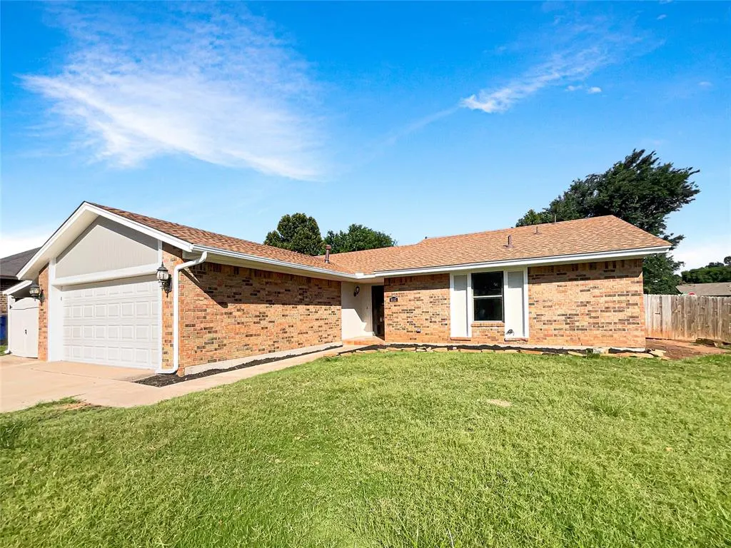 Photo 9 — 8113 Wilshire Ridge Drive, Oklahoma City, OK 73132