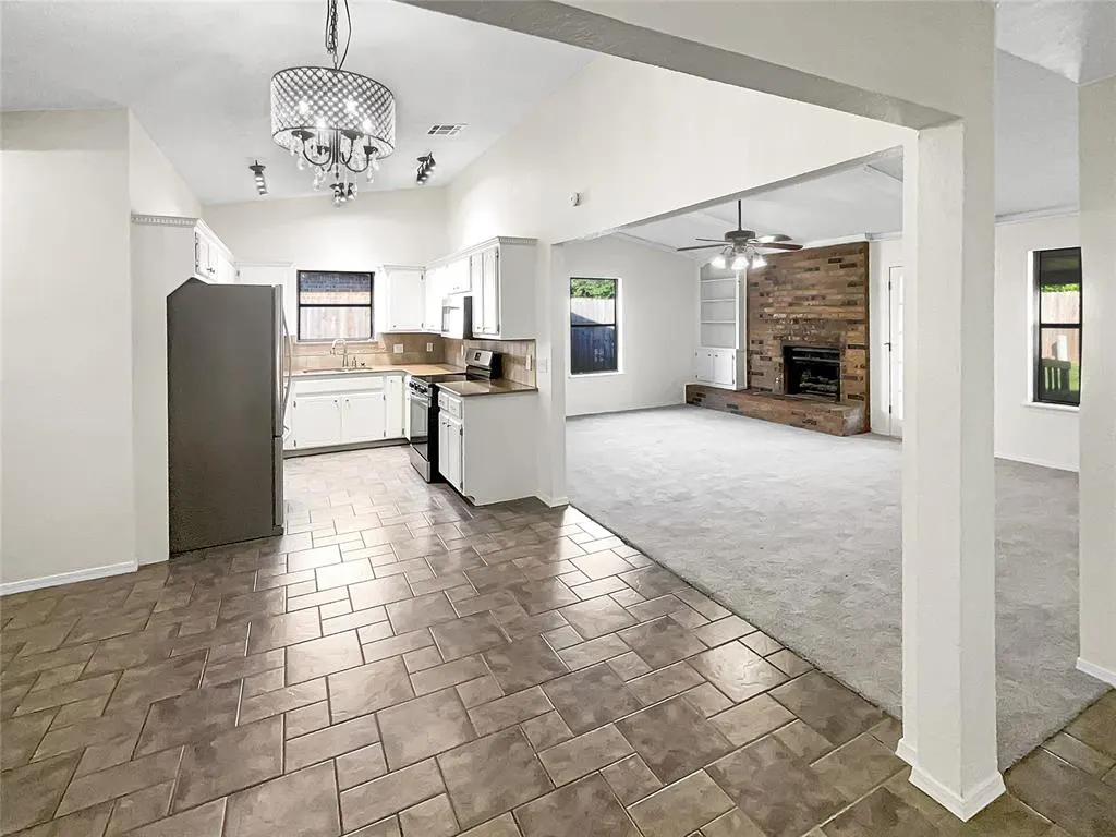 Photo 10 — 8113 Wilshire Ridge Drive, Oklahoma City, OK 73132