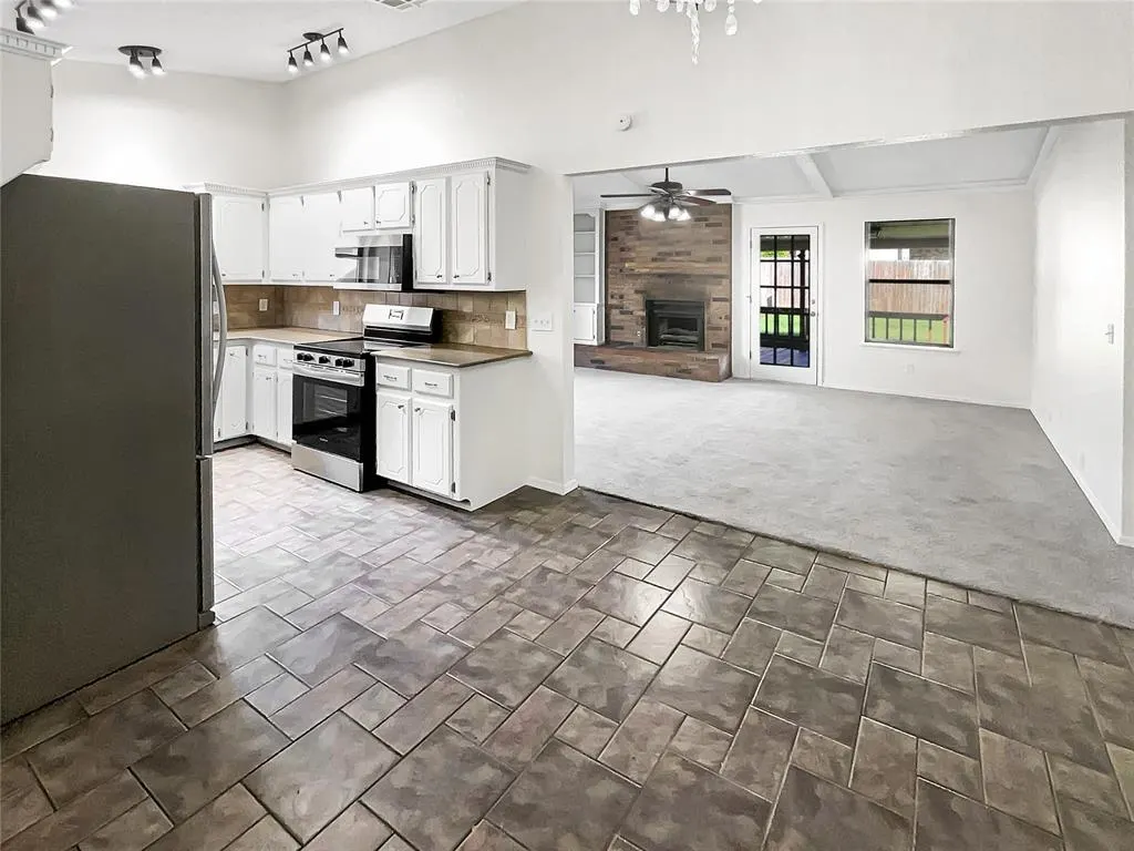 Photo 12 — 8113 Wilshire Ridge Drive, Oklahoma City, OK 73132
