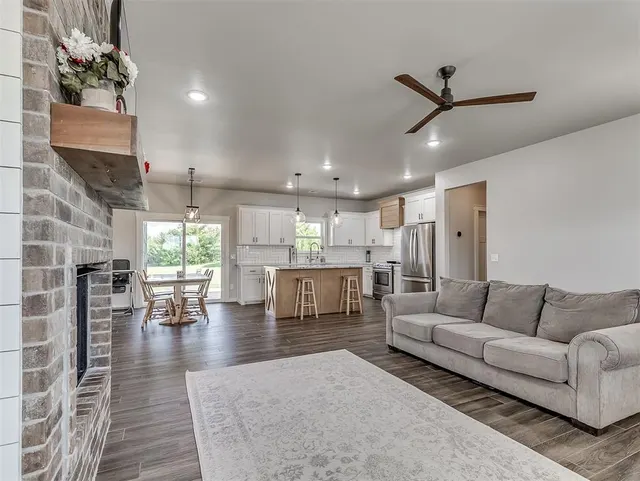 Photo 7 — 2374 County Road 1336, Blanchard, OK 73010