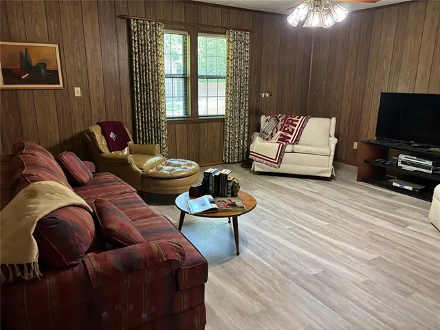 Photo 8 — 710 W 17th Street, Sulphur, OK 73086