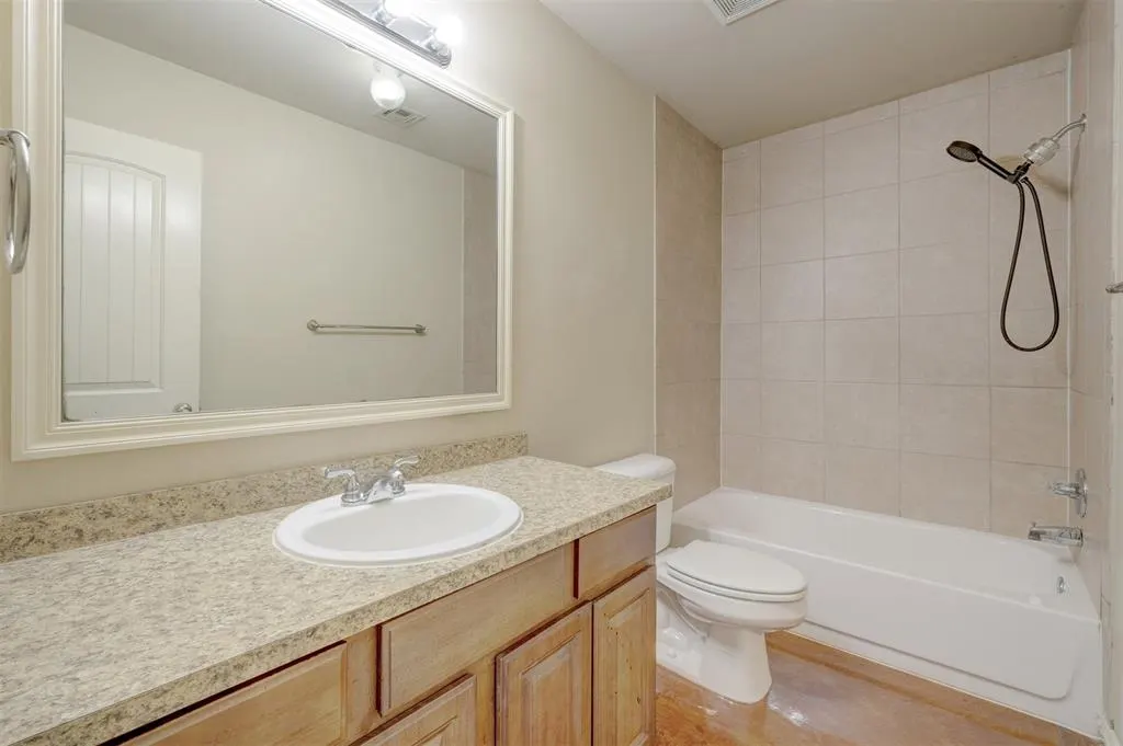 Photo 6 — 405 Sterling Pointe Way, Edmond, OK 73003